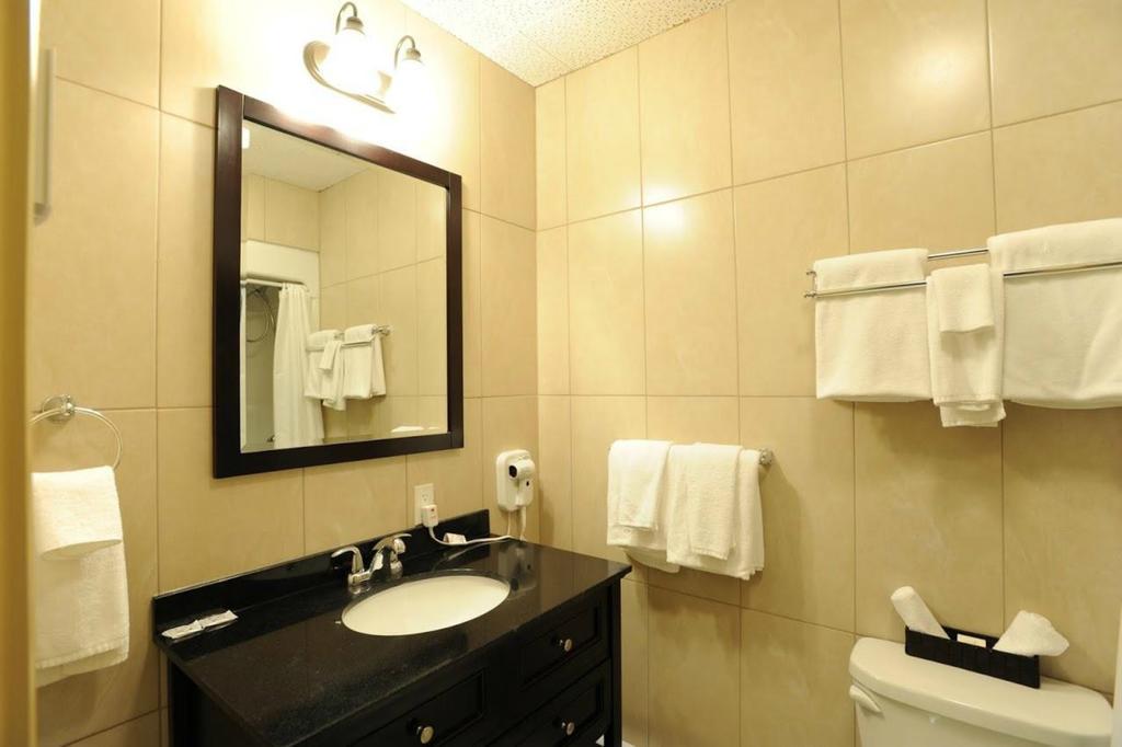Hôtel Écono-One Amos Ngoại thất bức ảnh
