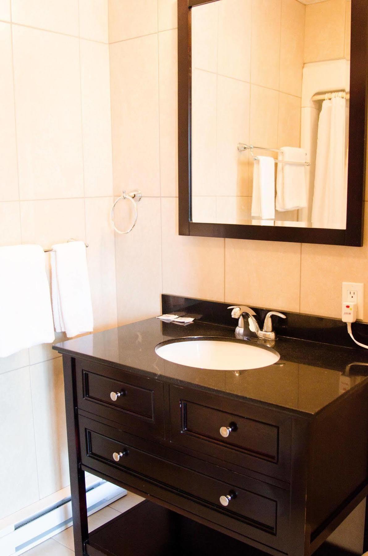Hôtel Écono-One Amos Ngoại thất bức ảnh