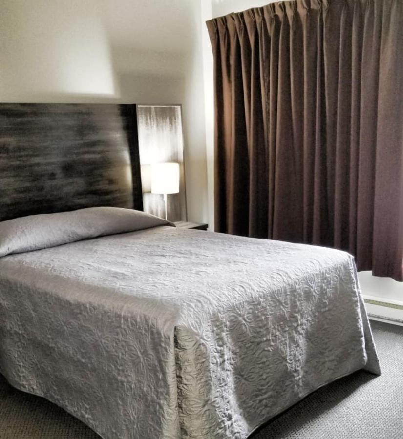 Hôtel Écono-One Amos Ngoại thất bức ảnh